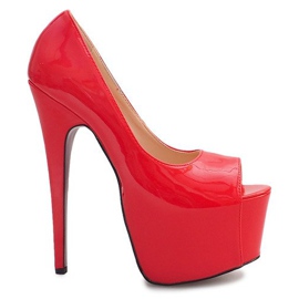 Broches Hautes Laquées Sur La Plateforme Rouge D913