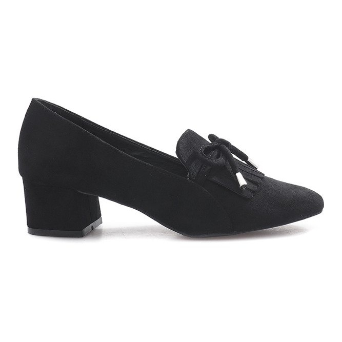 Escarpins noirs sur le pilier du cœur le noir Escarpins noirs sur le pilier du cœur le noir