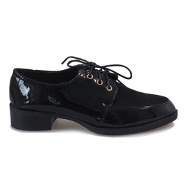 Chaussures laquées noires à talon délicat J1116