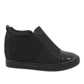 Baskets noires sur le coin DD410-1 le noir
