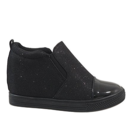 Baskets noires sur le coin DD410-1 le noir