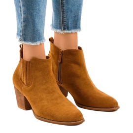 Bottines en daim camel sur le poteau SA-3338 brun