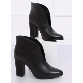 Bottes noires avec découpe RB38P noir le noir