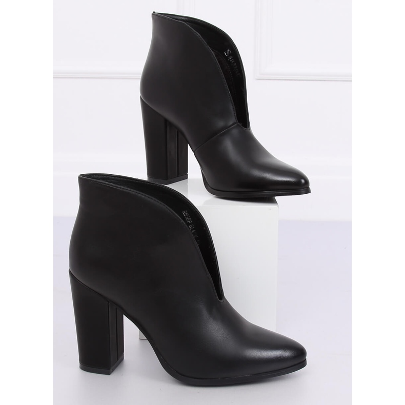 Bottes noires avec découpe RB38P noir le noir