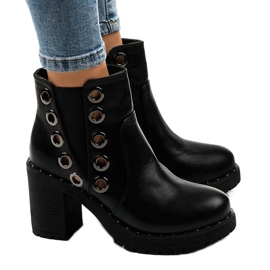 Bottines noires à clous D37-5 le noir