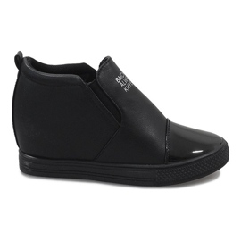 Baskets noires sur le coin DD408-1