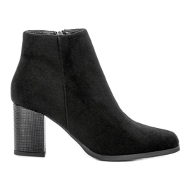 Filippo Bottines en daim sur un bar le noir