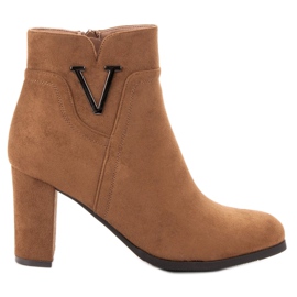 Vinceza Bottines en daim sur un bar brun