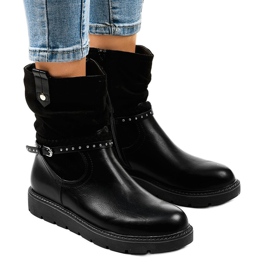 Bottines noires sur semelle plate T190