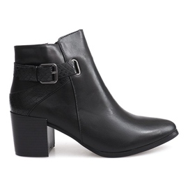 Bottes Chaudes Sur Un Poteau R805 Noir