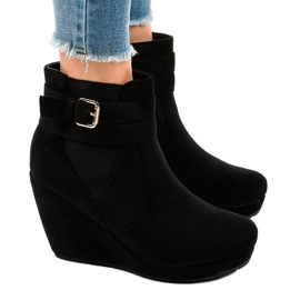 Bottines en daim noir CN826