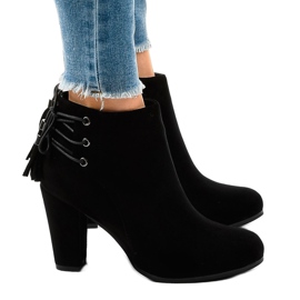 Bottines en daim noir sur le poteau JA75 le noir