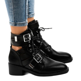 Boots femme noires sur semelle massive T195