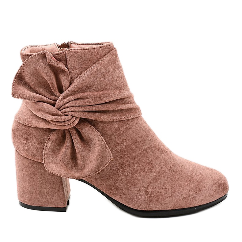 Bottes en daim rose sur le poteau Y-52