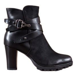Super Mode Bottes classiques sur un poteau le noir