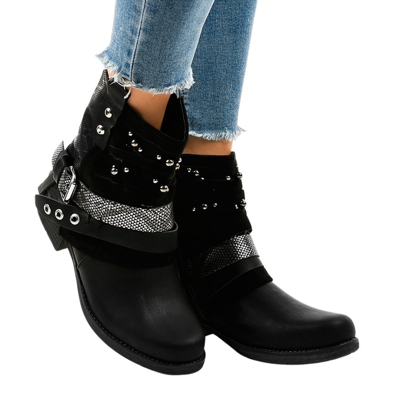 Bottes isolantes noires, richement décorées A-351 le noir Bottes isolantes noires, richement décorées A-351 le noir