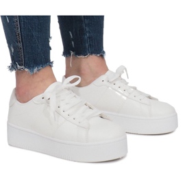 Baskets blanches sur la plateforme Livet De Lux