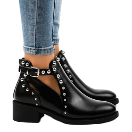 Bottes noires pour femmes sur le poteau A-407 le noir