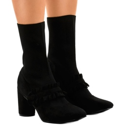 Bottines en daim noir sur le poteau LL-102P le noir