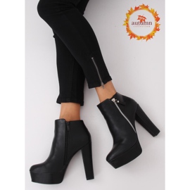 Bottes noires sur la plate-forme noir KK28P noir