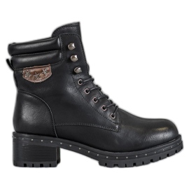 SHELOVET chaussons militaires sur un poste noir