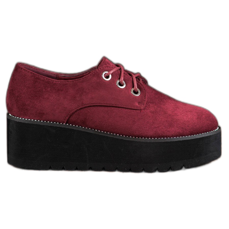 SHELOVET Chaussures en daim sur la plateforme rouge