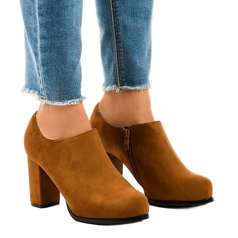 Bottines en daim camel avec une fermeture éclair JM-9 brun