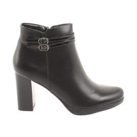 M.Daszyński Bottes pour femmes sur le poste noir