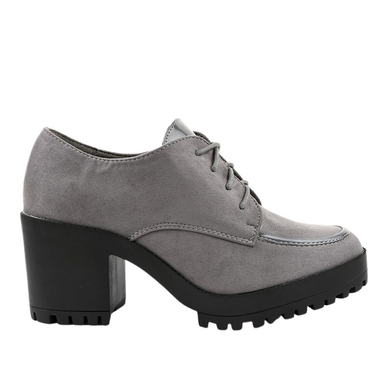 Bottes grises sur le poteau massif HQ651