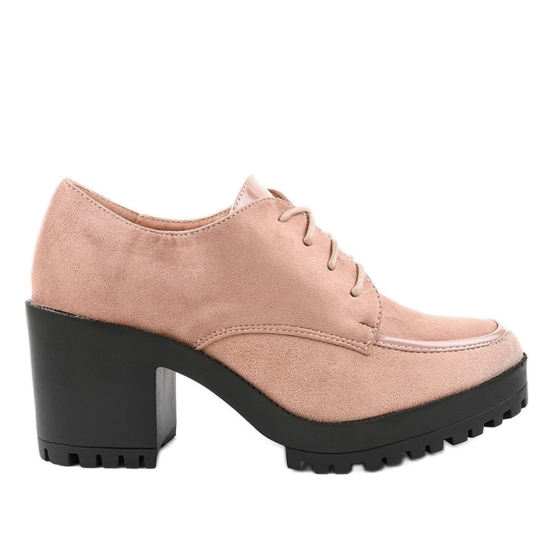 Bottes roses sur le poteau massif HQ651