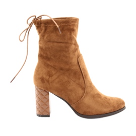 M.Daszyński Daszyński Bottes en daim sur un talon décoratif 154 Camel brun