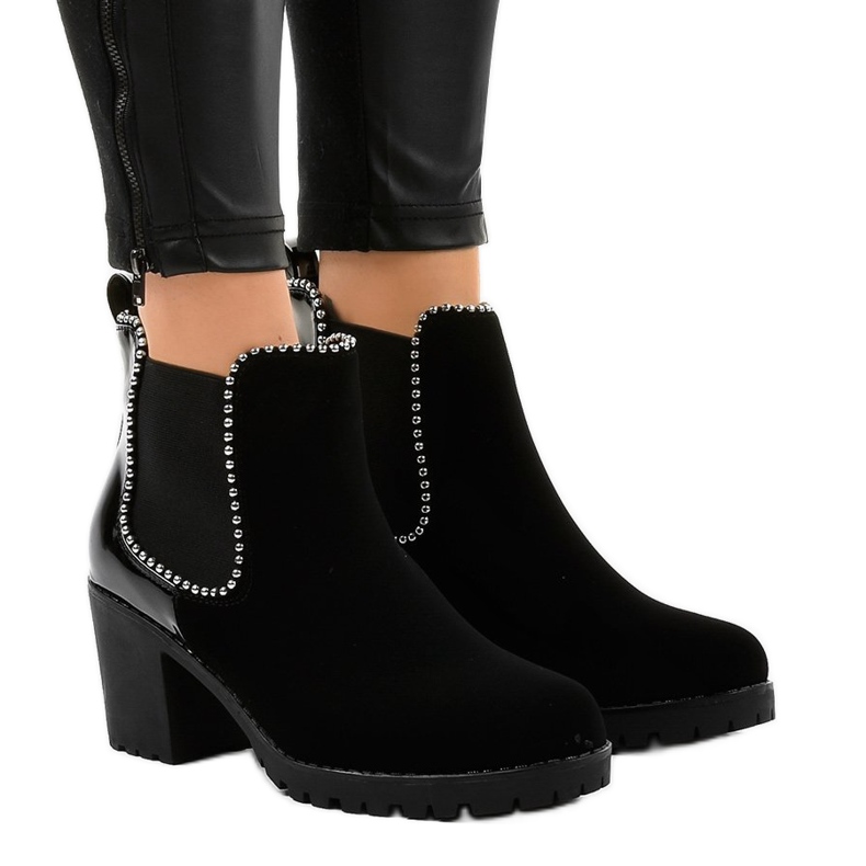 Bottes noires sur le poteau avec un élastique W357 le noir