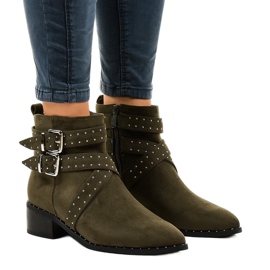 Bottines en daim vert sur le poteau T172