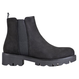 Filippo Bottes sur la plate-forme noir