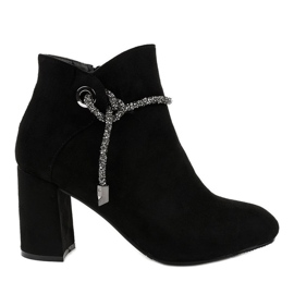 Bottines en daim noir sur le poteau 7356-GA le noir