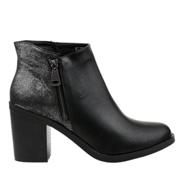 Bottines noires à talons légers 6718N