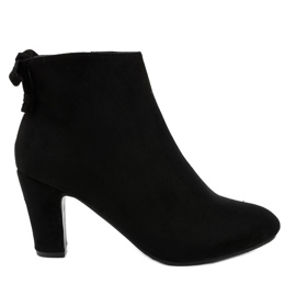 Bottines en daim noir sur le poteau W852