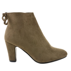 Bottines en daim vert sur le poteau W852
