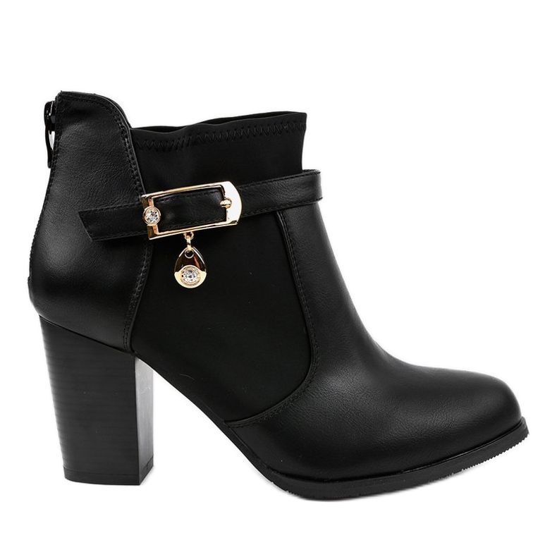 Bottes noires sur le poteau d'un pendentif en or F205 le noir