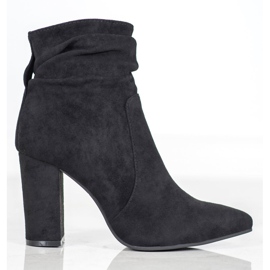 Ideal Shoes Bottines en daim sur un bar le noir