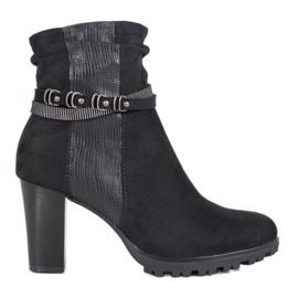 Super Mode Bottes sur un poteau le noir