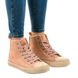 Baskets isolées roses T-040 noir