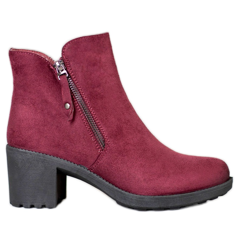 Diamantique Bottes décontractées sur un poteau rouge Diamantique Bottes décontractées sur un poteau rouge