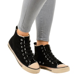 Baskets isolées noires T-040