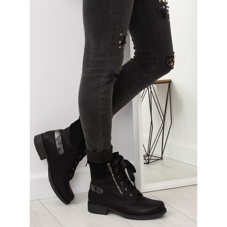 Bottes noires à lacets noires 17103-2 Qualité Black II le noir