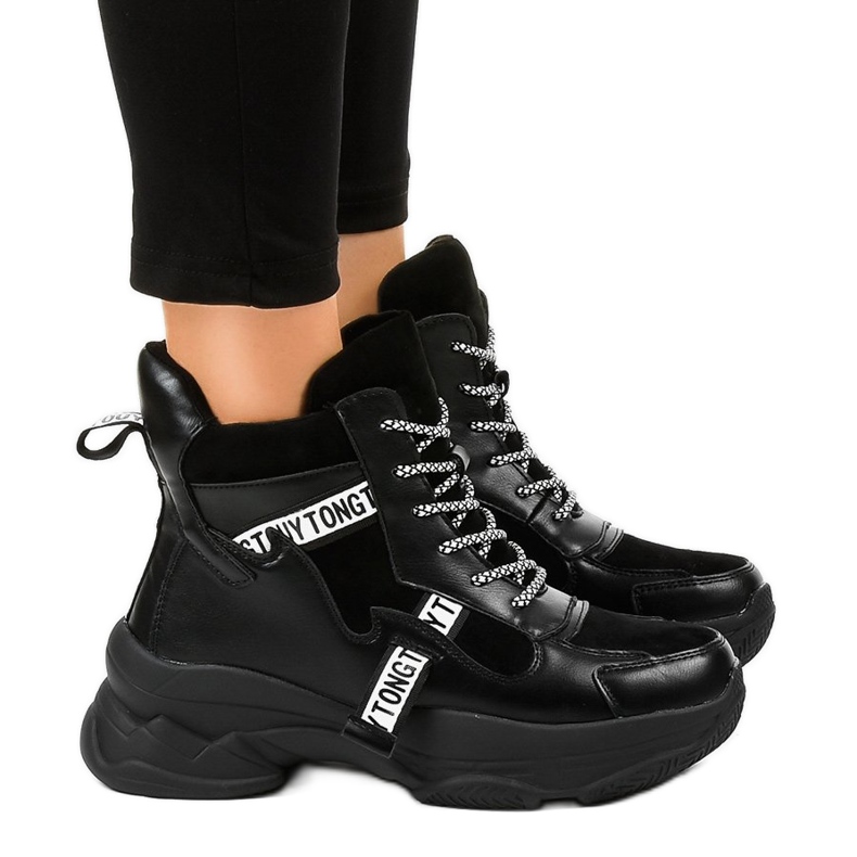 Baskets isolées noires pour femmes F803-7 le noir