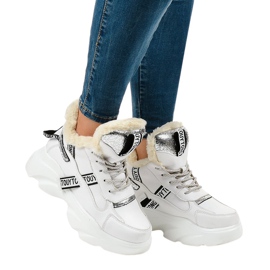 Baskets isolées blanches pour femmes D80-31