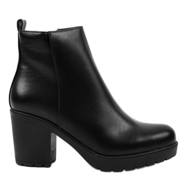 Bottines noires sur le poteau BM172 le noir