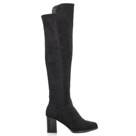 Filippo Bottes en daim sur un pilier le noir