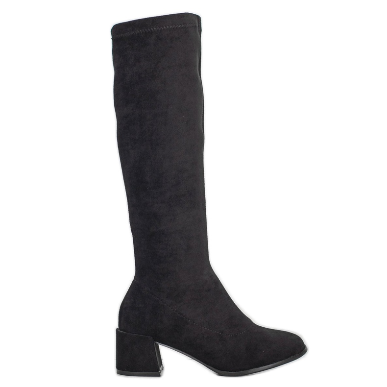 Filippo Bottes en daim sur un pilier le noir